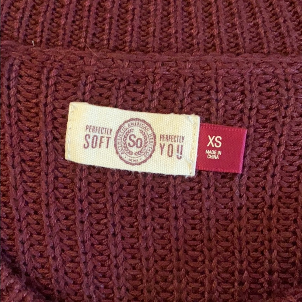 Maroon sweater - Picture 2 of 4